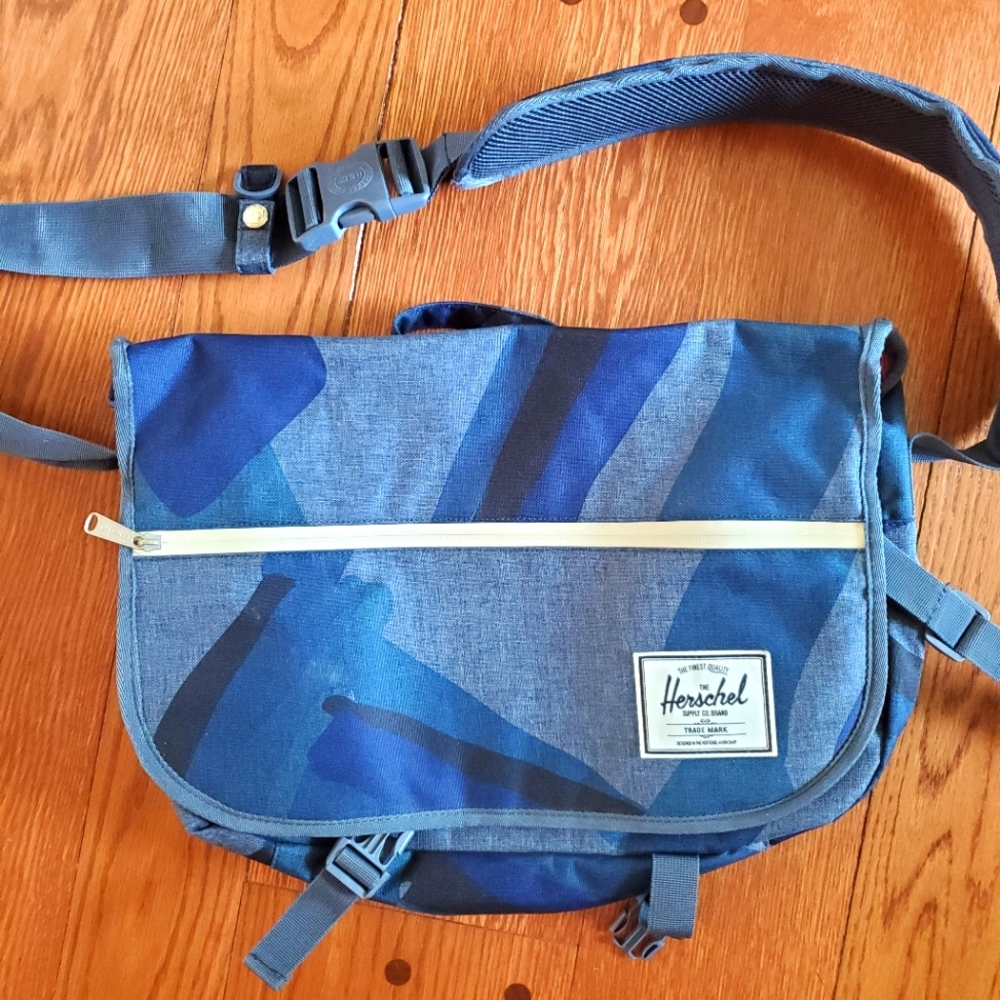 Herschel Messenger Bag